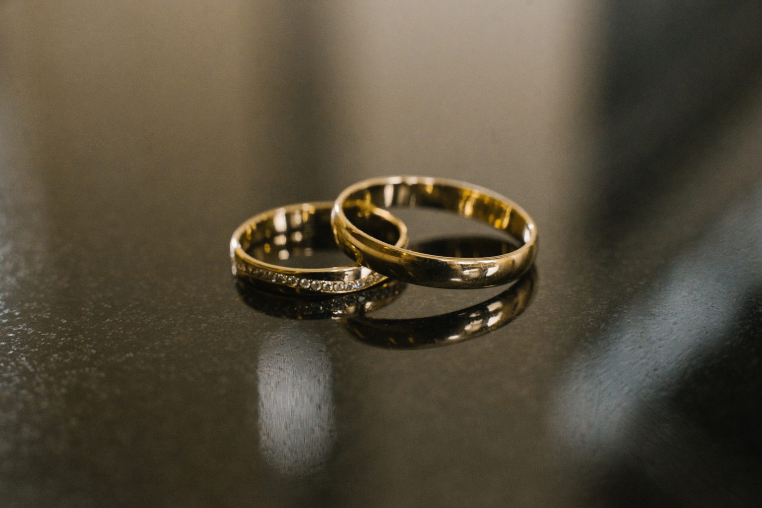 couple love golden ring wedding marriage ceremony t20 3QRdPN 1536x1025 1